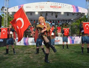 19 Mayıs Gençlik Festivali binlerce gencin katılımıyla başladı