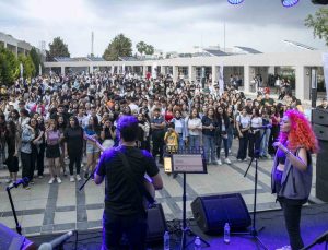 Mersinli gençler sınav stresini konserle attı