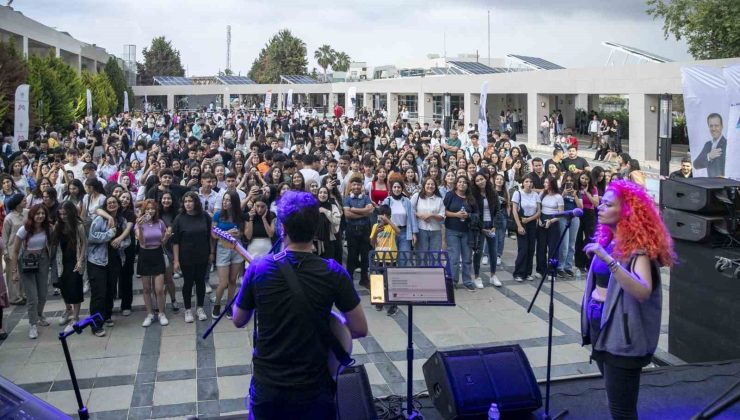 Mersinli gençler sınav stresini konserle attı