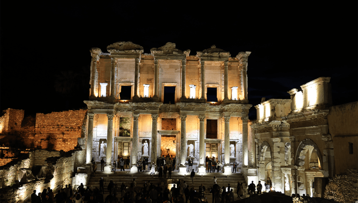 Efes Antik Kenti’ndeki ‘gece müzeciliği’ lansmanına yoğun katılım