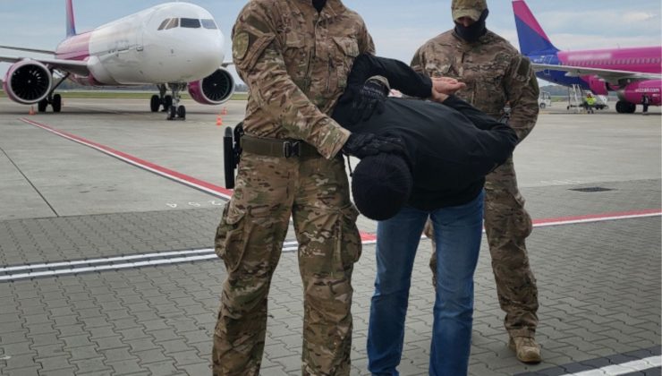 Almanya’da cinayet şüphelisi olarak aranan Türk, Polonya’da uçakta yakalandı