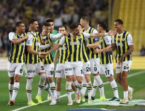 Fenerbahçe, rekorlar kırdığı sezonu kupasız kapattı