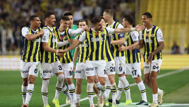 Fenerbahçe, rekorlar kırdığı sezonu kupasız kapattı