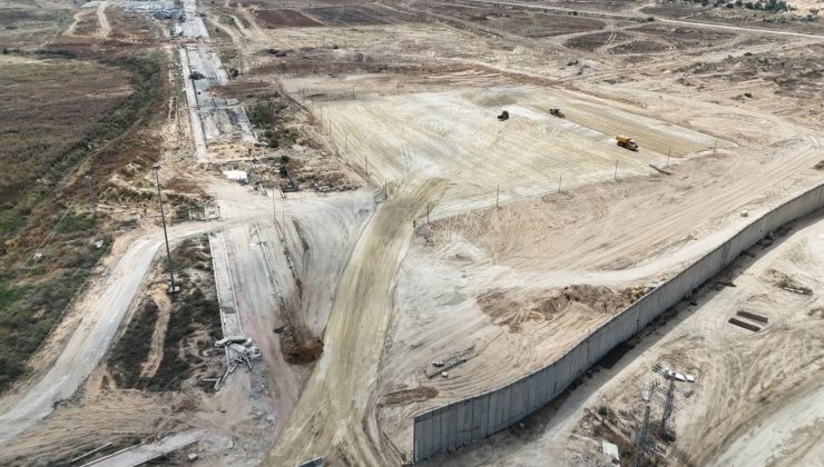 İsrail, 7 Ekim’den bu yana ilk kez Erez Sınır Kapısı’nı Gazze’ye insani yardım için açtı