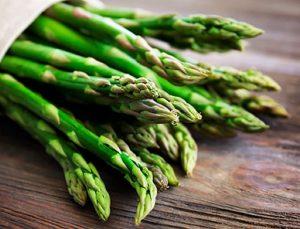 Kuşkonmaz sağlık açısından faydalarıyla popülerleşen bir bahar sebzesi