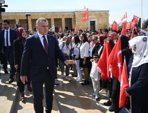 Gençlik ve Spor Bakanı Bak’dan Anıtkabir’e ziyaret