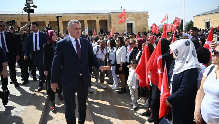 Gençlik ve Spor Bakanı Bak’dan Anıtkabir’e ziyaret