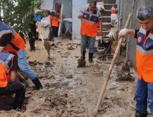 AFAD gönüllüleri, Cizre’de sel felaketinin yaralarını sarıyor