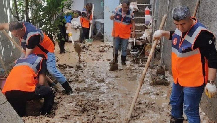 AFAD gönüllüleri, Cizre’de sel felaketinin yaralarını sarıyor