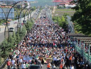 Bingöl’de yaklaşık 15 bin kişi Gazze için yürüdü