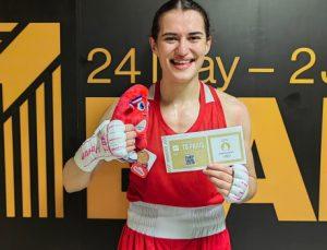 Bakan Bak, Milli boksör Esra Yıldız Kahraman’ı tebrik etti