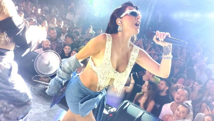 Pop müziğin sevilen şarkıcısı Hande Yener Marmarislilerle buluştu