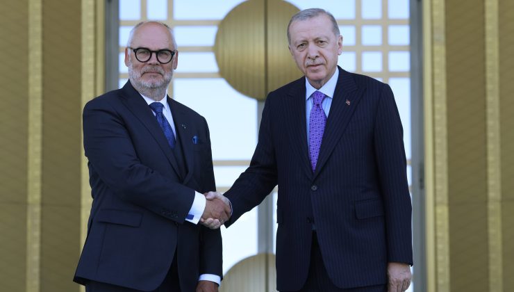 Erdoğan, Estonya Cumhurbaşkanı Alar Karis’i resmi törenle karşıladı