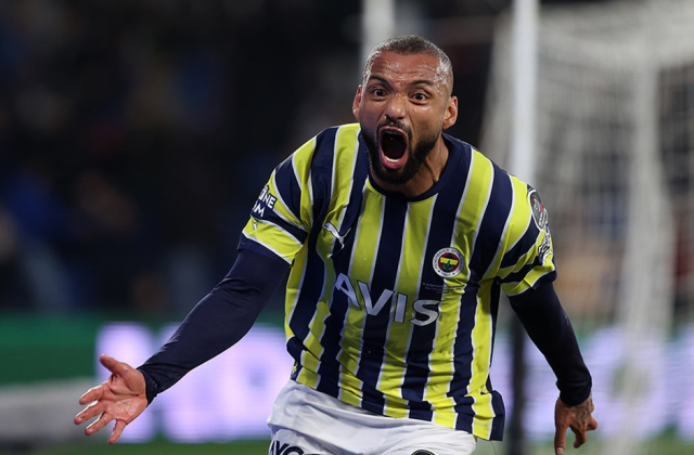 Alex de Souza, İlk transferini Fenerbahçe’den yapıyor