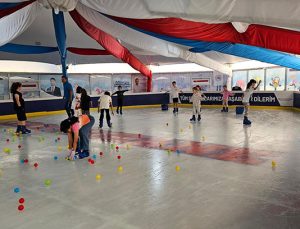 Çocuklardan Doğal Buz Pisti’ne Yoğun İlgi