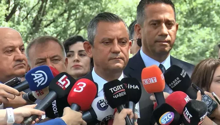 CHP Genel Başkanı Özgür Özel, “Vatandaşın, milletin gündemini konuşmaya devam edeceğiz.” dedi.