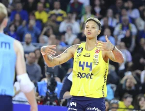 Fenerbahçe Kadın Voleybol Takımı’nda 4 ismin sözleşmesi uzatıldı