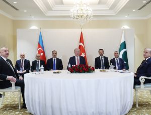 Cumhurbaşkanı Erdoğan, Azerbaycan Cumhurbaşkanı Aliyev ve Pakistan Başbakanı Şerif ile bir araya geldi