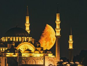 Süleymaniye Camii, yarım ay ile buluştu