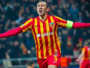 Umut Bulut futbolu bıraktı