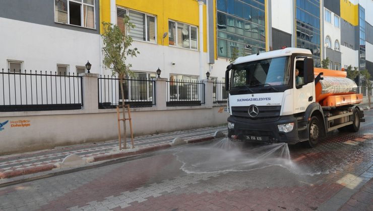 Sultangazi’de cadde ve sokaklar yıkanıyor