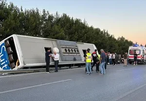 Uşak’ta yolcu otobüsü devrildi: 11 yaralı