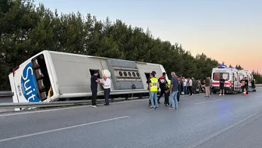 Uşak’ta yolcu otobüsü devrildi: 11 yaralı