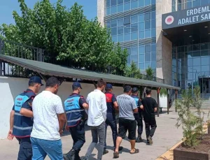 Mersin’de göçmen kaçakçılarına yönelik operasyon: 5 gözaltı