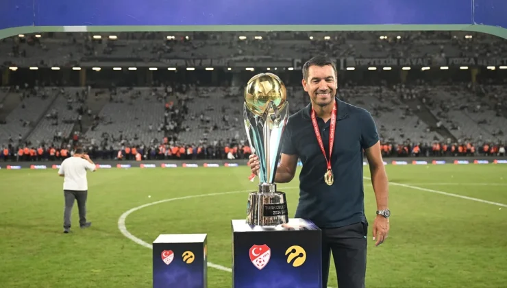 Giovanni van Bronckhorst: “Oyuncularımla gurur duyuyorum”