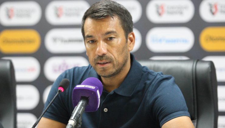 Van Bronckhorst: “İstanbul’a galibiyetle döndüğümüz için mutluyuz”