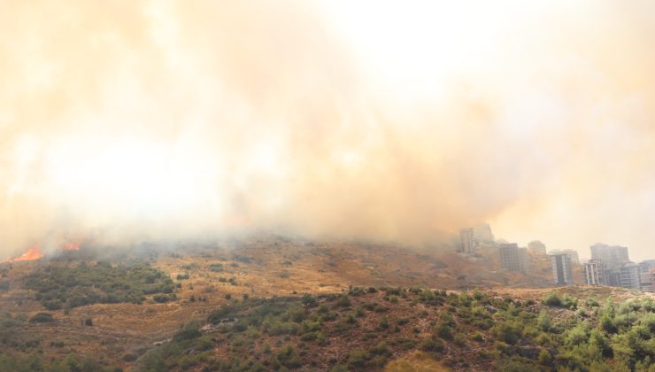 İzmir’de yangın yerleşim yerlerine ulaştı