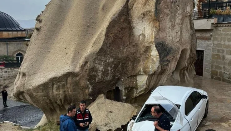 Kapadokya’yı sel vurdu: Kopan kayalar 3 araçta hasara neden oldu