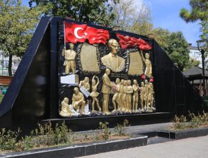 Atatürk Büstü Yenilendi