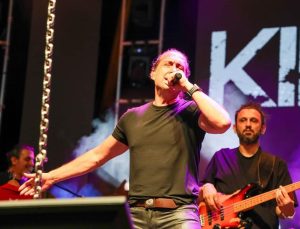 Ünlü şarkıcı Kıraç, konserine giderken kayboldu