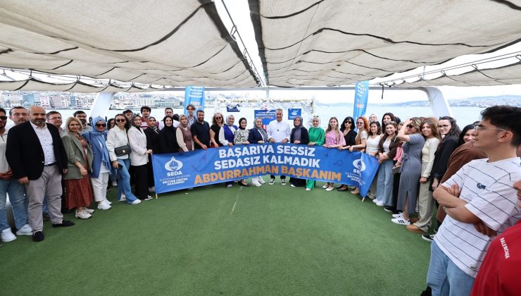 Sultangazi Belediyesi’nden üniversiteyi kazanan öğrenciler için Boğaz turu