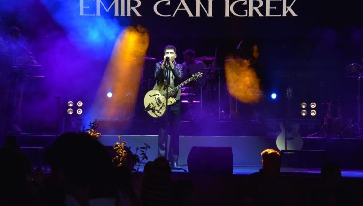 Emir Can İğrek Tekirdağlı hayranlarıyla ertelenen konserde buluştu