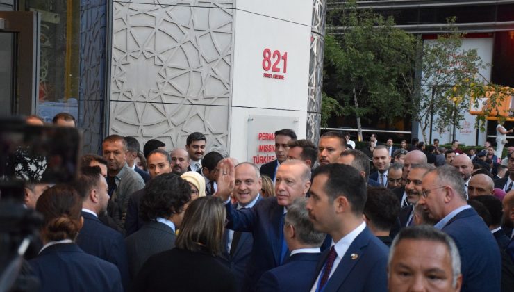 Cumhurbaşkanı Erdoğan Türkevi’nin önünde yoğun ilgiyle karşılandı