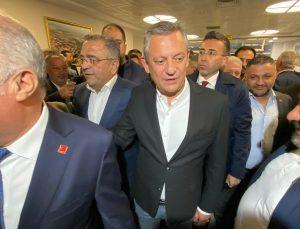 CHP Genel Başkanı Özel, Diyarbakır’da Kürtçe şarkılar eşliğinde karşılandı