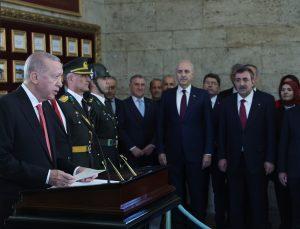 Cumhurbaşkanı Erdoğan başkanlığındaki devlet erkanı Anıtkabir’i ziyaret etti