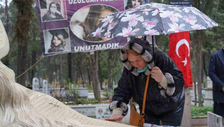 Kadına şiddetin simgesi Özgecan Aslan unutulmadı