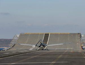 Bayraktar TB3 SİHA, TCG Anadolu’ya iki kez daha başarıyla iniş kalkış gerçekleştirdi