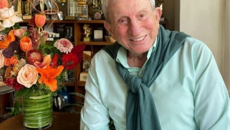 Usta tiyatrocu Haldun Dormen, sanat hayatının 70’inci yılını sahnede kutluyor