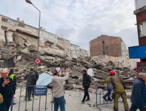 İstanbul Güngören’de bina çöktü