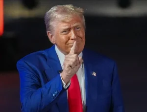 Donald Trump: Transseksüellik deliliğine son vereceğim