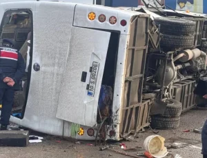 Balıkesir’de okul servisi tırla çarpıştı: 8 öğrenci ağır yaralı