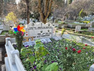 Tuğba Özay, Babasını Dualarla ile Yâd Etti