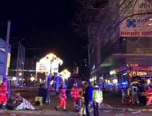 Almanya’da kalabalığın arasına otomobil daldı: 11 ölü