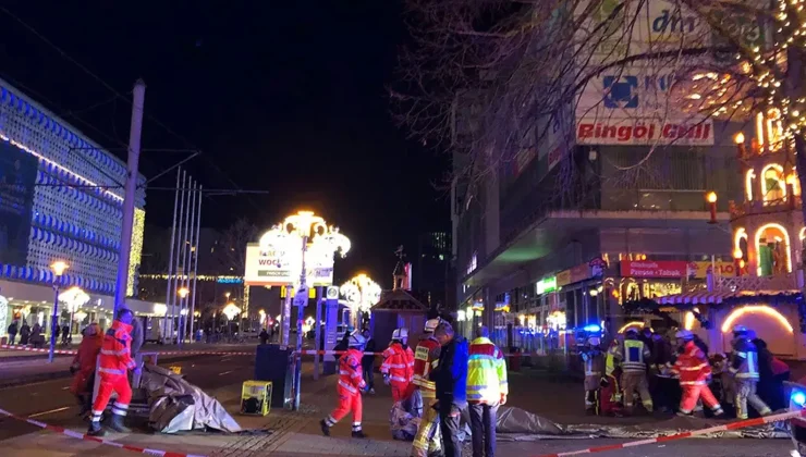 Almanya’da kalabalığın arasına otomobil daldı: 11 ölü