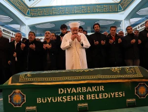 Mahsun Kırmızıgül’ün annesi son yolculuğuna uğurlandı