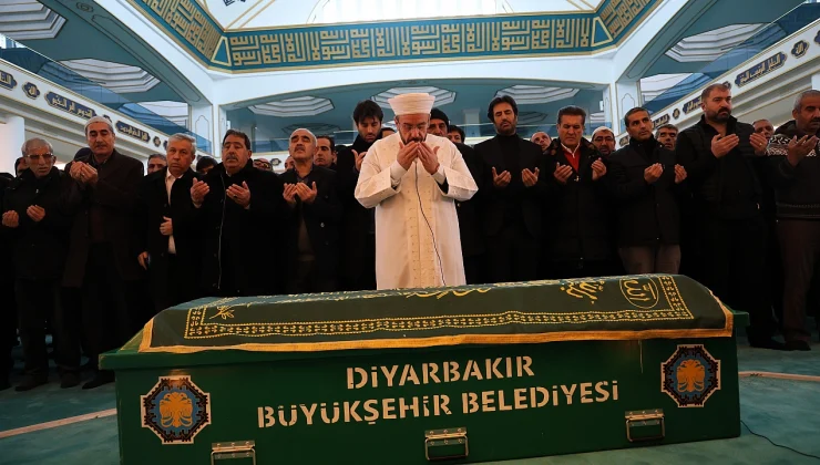 Mahsun Kırmızıgül’ün annesi son yolculuğuna uğurlandı